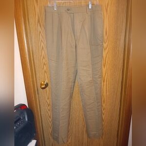 JOS. A. BANK Stays Cool Khaki Pleated 33 R Casual Pants 33 W X 33 Inseam